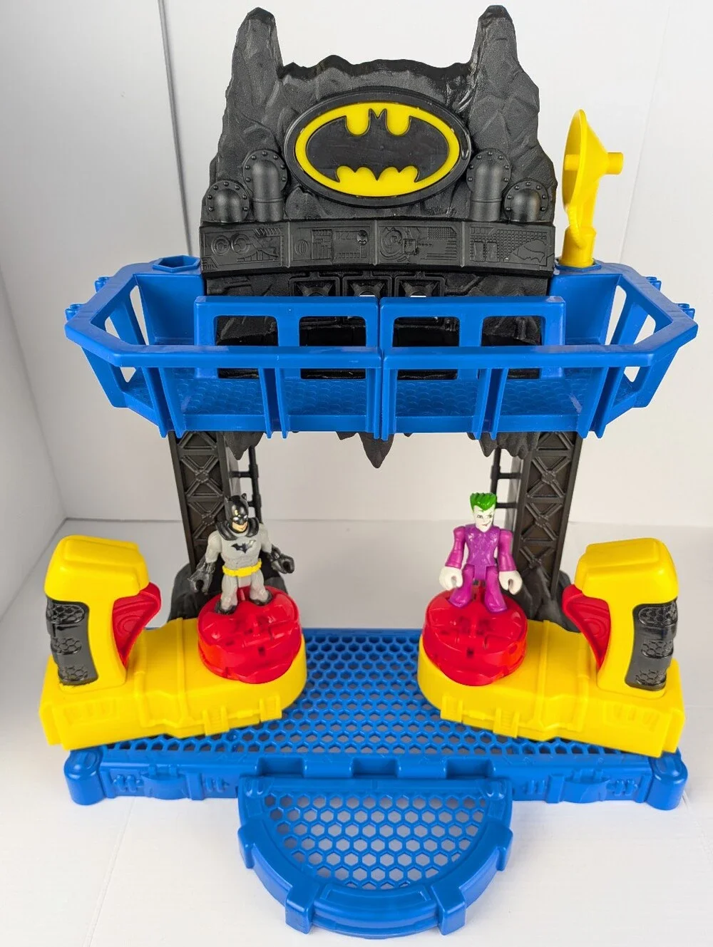Fisher-Price Imaginext DC Super Friends Battle Batcave Model FKW12 + Characters